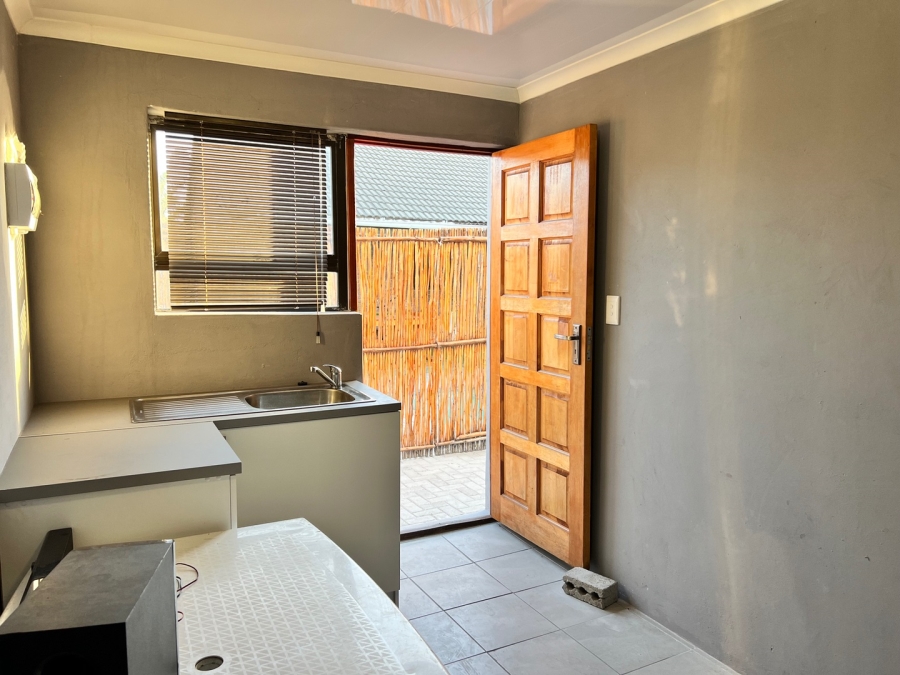 To Let 1 Bedroom Property for Rent in Malibu Village Western Cape
